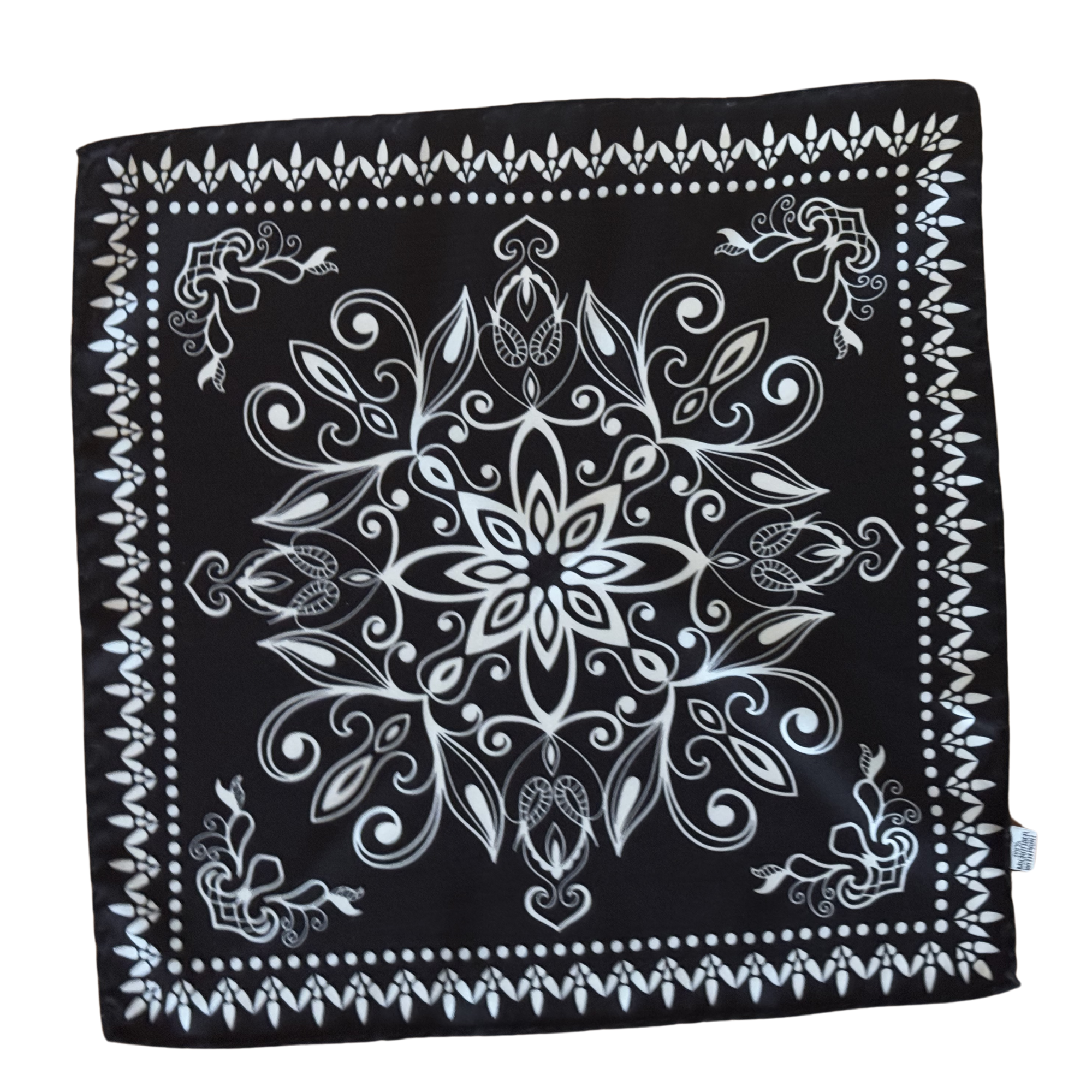 Batistă Neagră cu Model Floral Alb